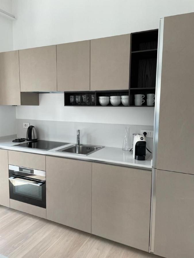 Number House - Number 11 Apartment Милано Екстериор снимка