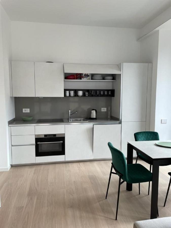 Number House - Number 11 Apartment Милано Екстериор снимка