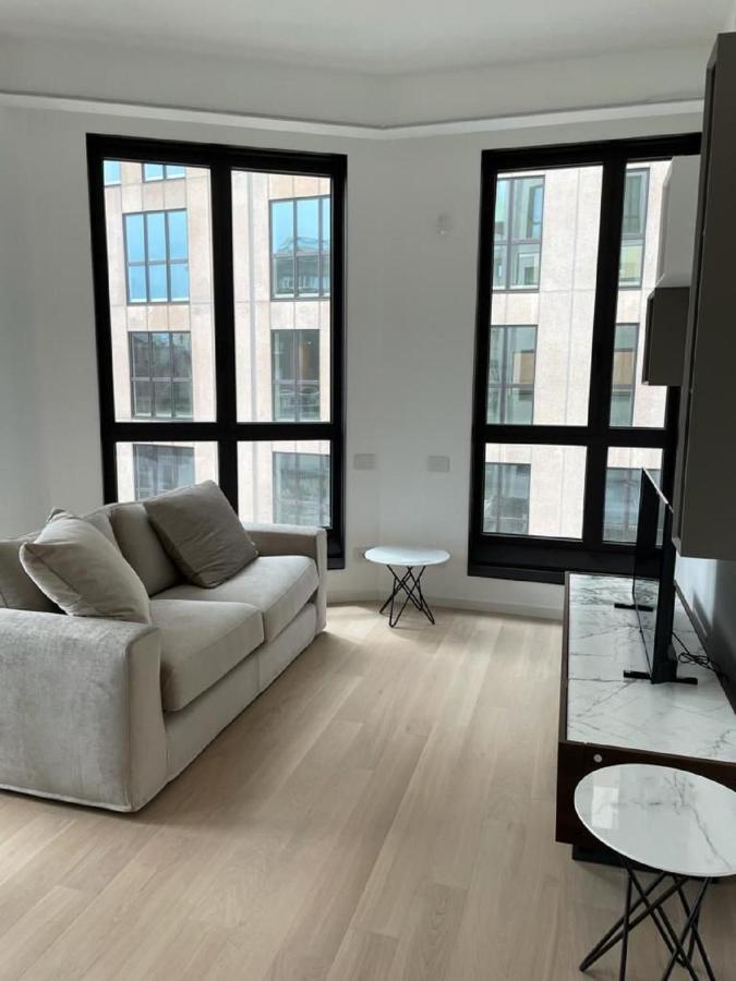 Number House - Number 11 Apartment Милано Екстериор снимка